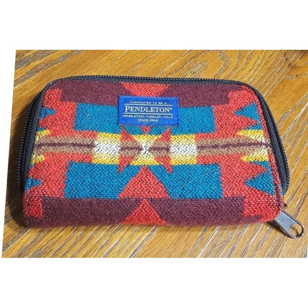 Pendleton Southwestern Geometric Zip Around Wallet Red Turquoise ID Window